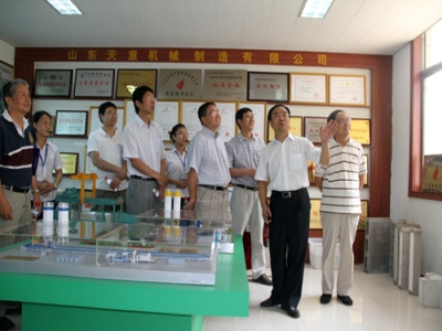 2012.7.28日山東天意兩項科技成果鑒定順利通過，北京領(lǐng)導(dǎo)專家，到我公司參觀指導(dǎo)