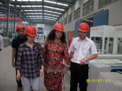 2012.7.21日坦桑尼亞總統(tǒng)夫人來我公司參觀指導(dǎo)、洽談合作